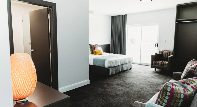Полулюкс Coniston Hotel Wollongong