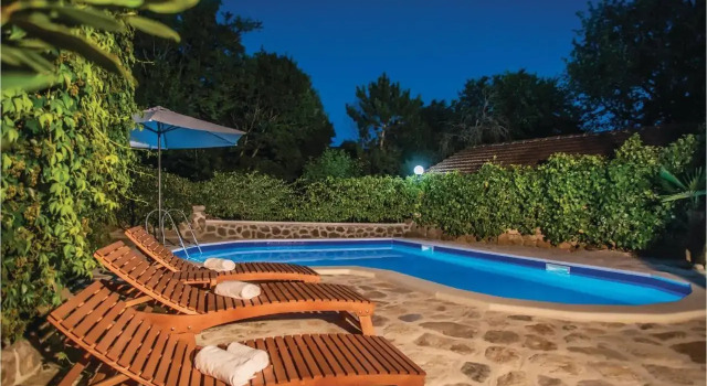 Three-Bedroom Holiday Home in Imotski, Забронировать Апартаменты/квартира Имотски Dalmatian Zagora, рядом с Blue Lake