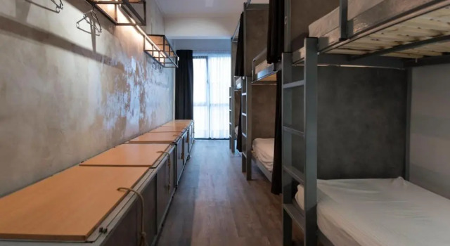 Кровать в общем номере (мужской номер) Bedbox Hostel