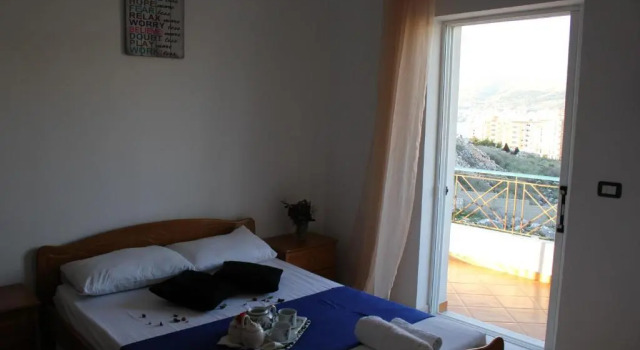 Четырёхместный номер Standard с балконом Sunny Hotel