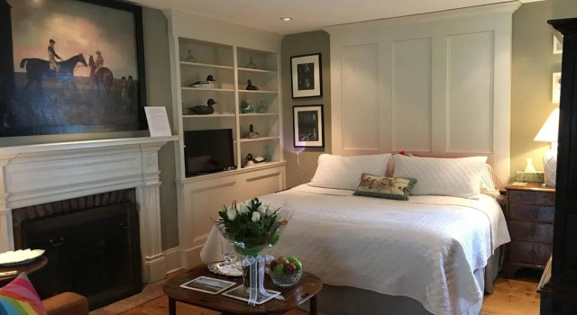 Dot's Landing Garden Room, Varaa Hotelli Niagara Wine Region Ontario