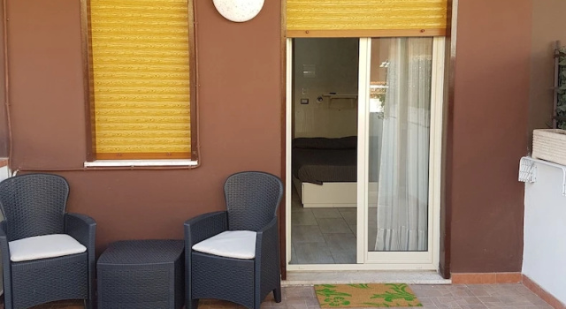 Standard Doppel Zimmer mit Blick auf den Innenhof B&B Rometta Beach