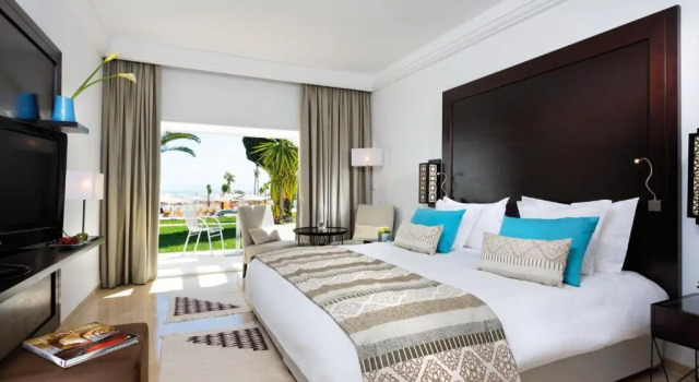Двухместный номер Deluxe с видом на бассейн Mövenpick Hotel Gammarth Tunis