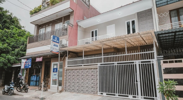 RedDoorz Syariah near Siloam  Hospital Kebon Jeruk, Book Hotel Jakarta Jakarta Province