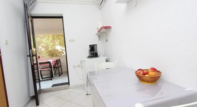 Студия Apartments Lara