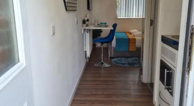 Апартаменты Cosy Self-Contained Studio in Salford Manchester