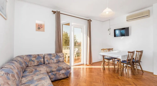 Awesome Apartment in Rab With 2 Bedrooms, Prenota Appartamento Arbe 