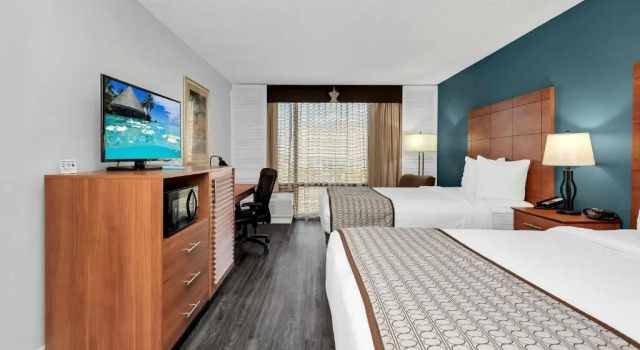Четырёхместный номер Deluxe Best Western Orlando Gateway Hotel