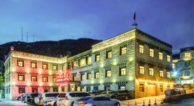 Daocheng Yading Shangra Hotel, Buchen Sie Hotel Dabba 