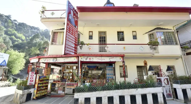 OYO 12825 Omkara Homestay