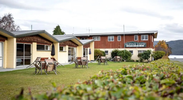 Семейные апартаменты Alpine View Motel