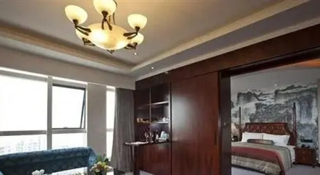 Quzhou Longyou Blue Sky Hotel