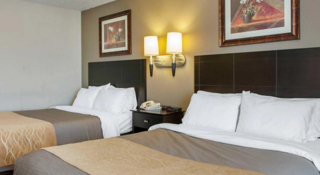 Четырёхместный номер Standard Comfort Inn Near Ouabache State Park