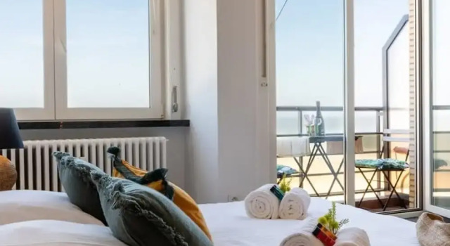 Апартаменты Beautiful Spacious Studio With Frontal sea View