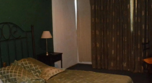 Hotel Latino, Забронировать Отель Отели Пуэрто-Игуасу с парковкой, рядом с Магазин беспошлинной торговли города Пуэрто-Игуасу, Парковка