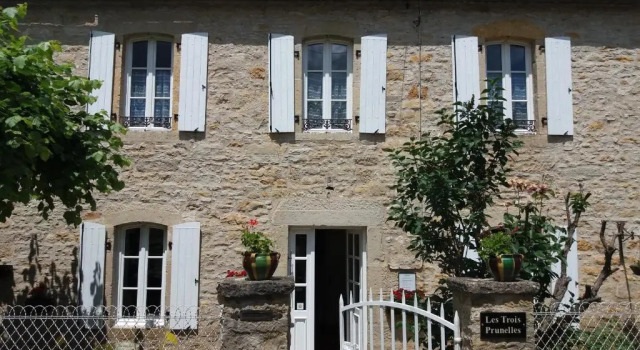 Les Trois Prunelles, Book Hotel Saint-Pierre-Toirac Lot Valley
