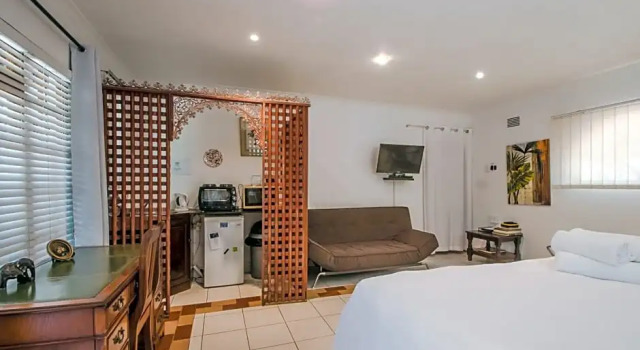 Люкс HoneyPot Guest house