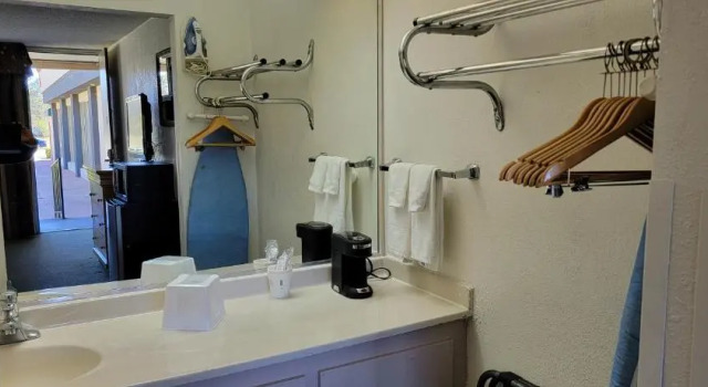 Четырёхместный номер Standard c 1 комнатой Ramada by Wyndham & Suites Warner Robins