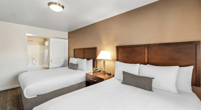 Четырёхместный люкс Ledgestone Suites Hotel Yakima