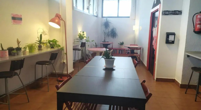 Кровать в общем номере (женский номер) Bilbao Akelarre Hostel