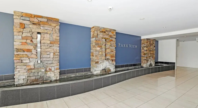 Luxury Cairns Stay with Pool and BBQ, Забронировать Отель Бизнес-отели Кэрнс, рядом с Главный офис центра изучения дикой природы ZOO To You, 4* 5*