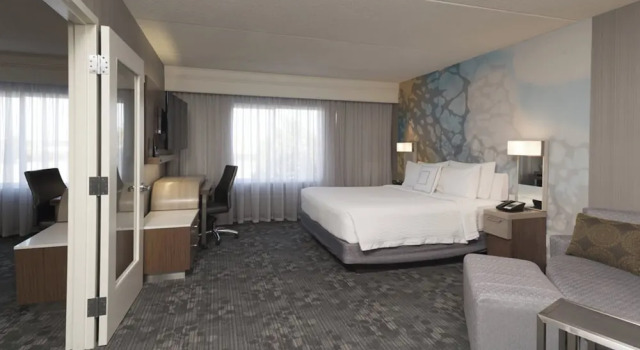 Двухместный люкс Courtyard by Marriott Toronto Vaughan