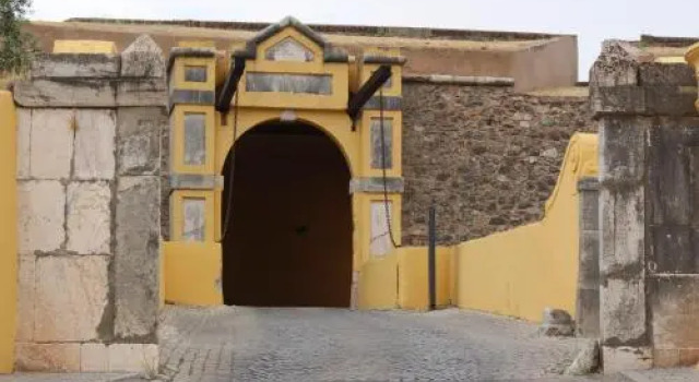 Casa do Castelo, Забронировать Отель Отели Элваш с парковкой, рядом с Municipal Library of Elvas, Парковка