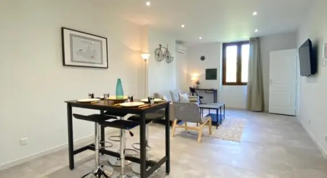 Апартаменты T3 2 chambres-centre-ville Place d'Armes Clim-Wifi