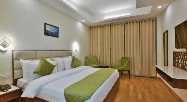 Номер Standard с балконом Hotel Asian International