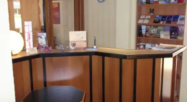 Pension & Café Am Krähenberg, Забронировать Отель Галле земля Саксония-Анхальт