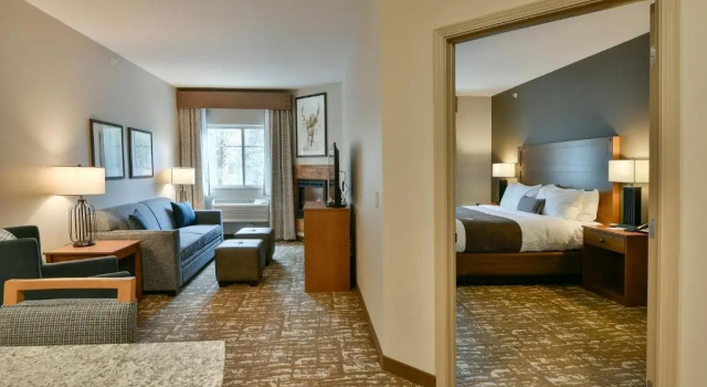 Люкс GrandStay Hotel & Suites