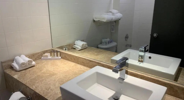 Двухместный номер Deluxe Coast Lonsdale Quay Hotel