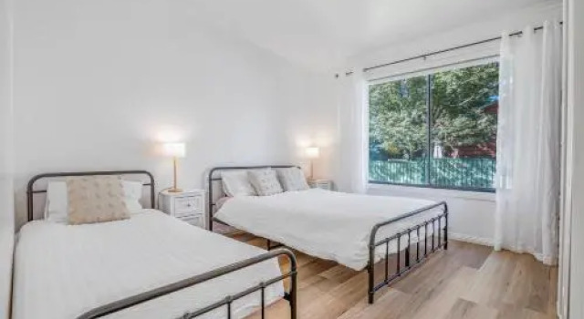 20 Toorak Road, Book Hotel Bright 