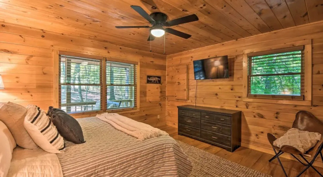 Blue Ridge Cabin: Hot Tub, Fire Pit & Grill!, Reserva ahora Casa o chalet McCaysville Estados Unidos