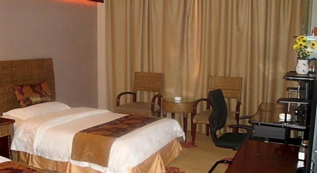 Qujing Derun Hotel
