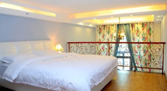 Люкс Дуплекс 8 Days Chain Apartment Hotel Guangzhou Shangcheng International