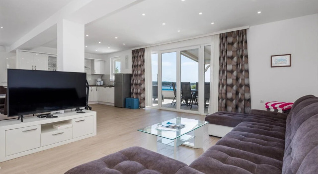 3 Bedroom Lovely Home In Banjol, Prenota Hotel Hotel a Isole Quarnerine con parcheggio, Parcheggio