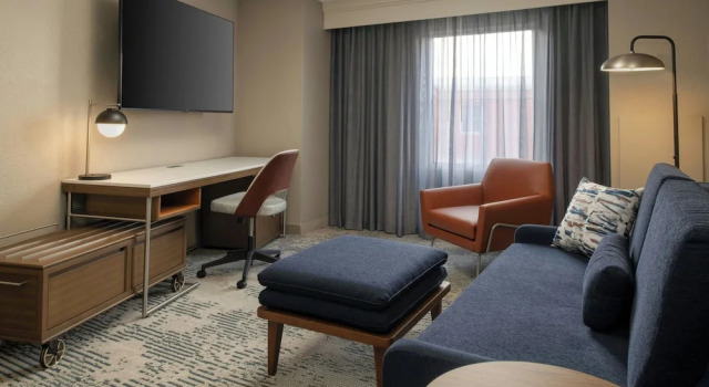 Люкс Courtyard by Marriott New Orleans Warehouse Arts District