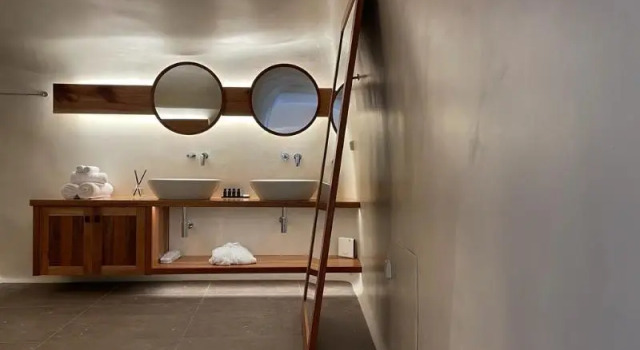 3 Bedrooms Suite with balcony Victoria Caves