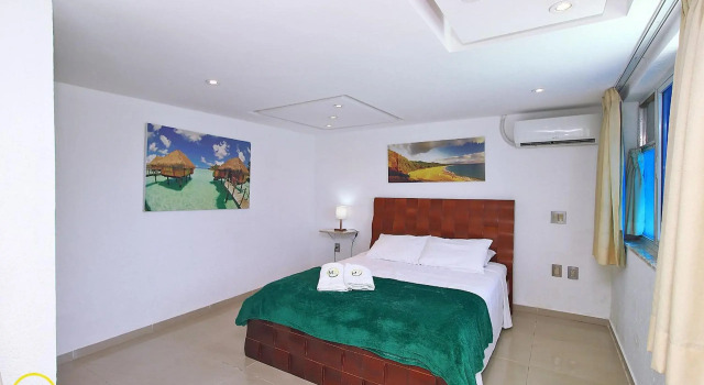 Magnifica e enorme cobertura duplex com 4 quartos, terraço, piscina e vista pro mar em Copacabana!
