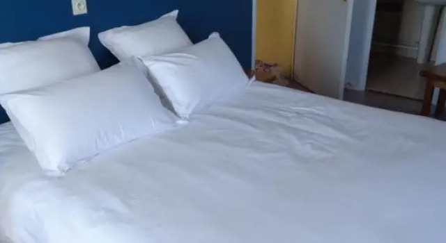 Auberge des genêts d'or, Book Hostel / Vandrerhjem Ranchal 