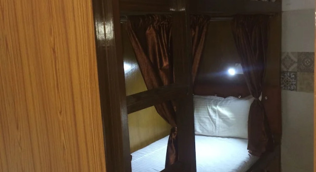 Кровать в общем номере Zara Dormitory
