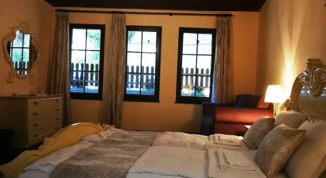 HiStory INN Unique Guest House, Varaa Matkakoti Hotellit Gabrovo pysäköinnillä, Pysäköinti