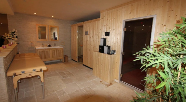 HAVRE DE PAIX" 5 étoiles Prestige jacuzzi, hammam, sauna, PISCINE chauffée Mougins Cannes Grasse