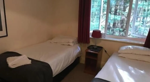 The Admirals Inn Guest House, Забронировать Гостевой дом Гостевые дома Брэкнэлл, рядом с East Berkshire Magistrates' Court Bracknell, Гостевой дом
