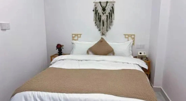 Семейный люкс Deluxe Weishan Fuxi Courtyard Homestay