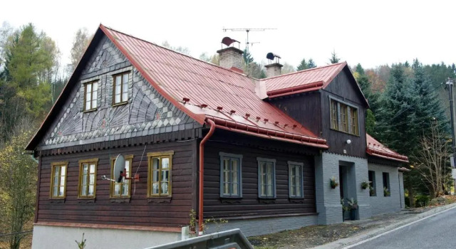 Sauna Cottage BedRich, Rezerwuj Dom wakacyjny Hotele w Jizera Mountains z parkingiem, Parking