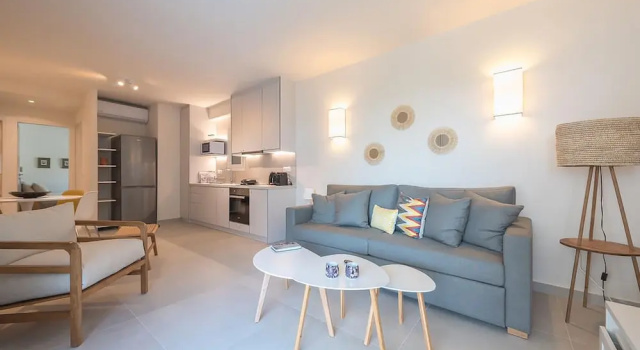 Апартаменты Lovely 2 Bedroom Apartment Vouliagmeni