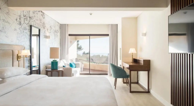 Двухместный семейный номер Standard с балконом Four Points by Sheraton Sesimbra
