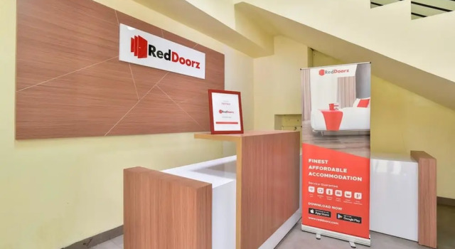 RedDoorz Plus near TIS Square, Prenota Hotel Tebet 